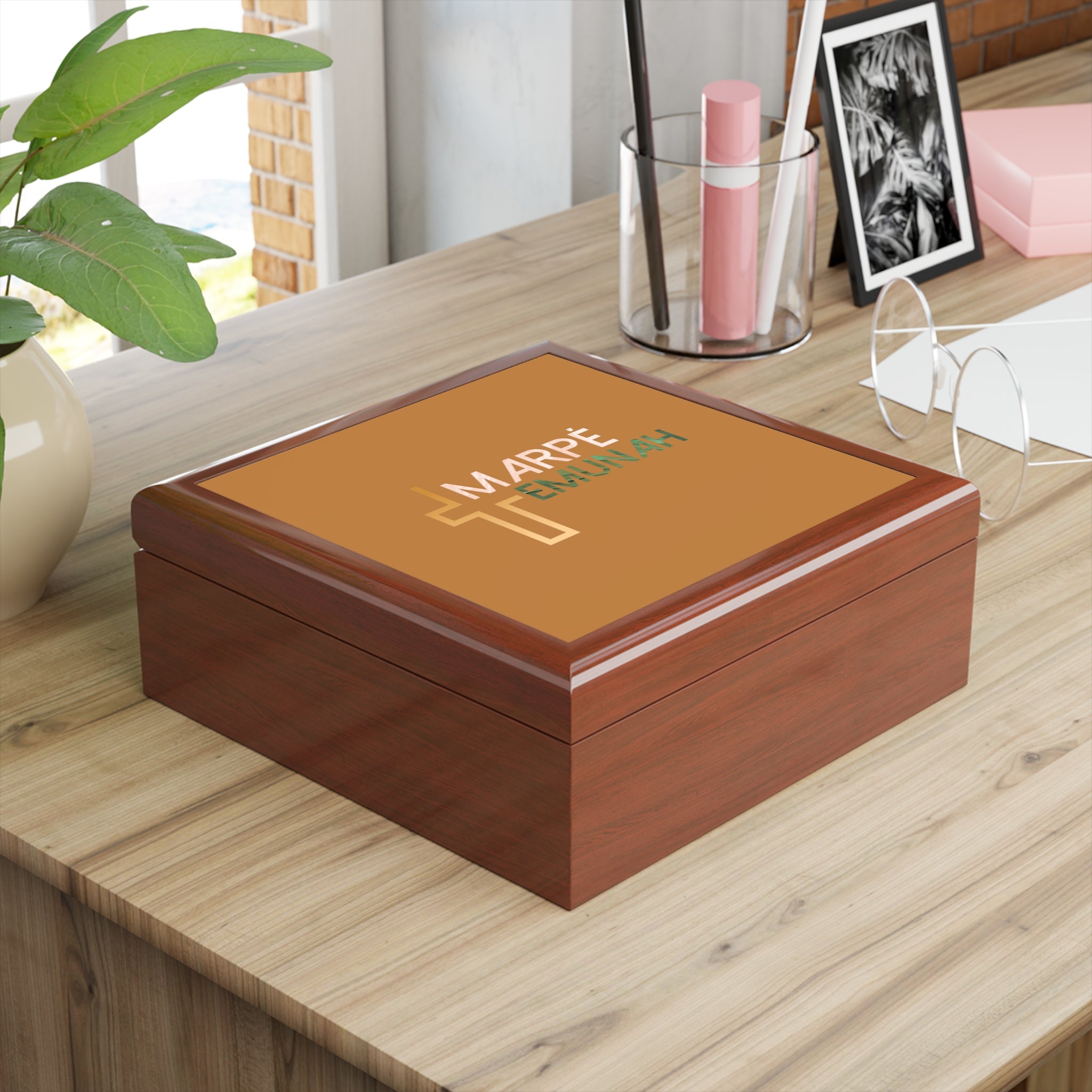 Marpe Emunah Jewelry Box