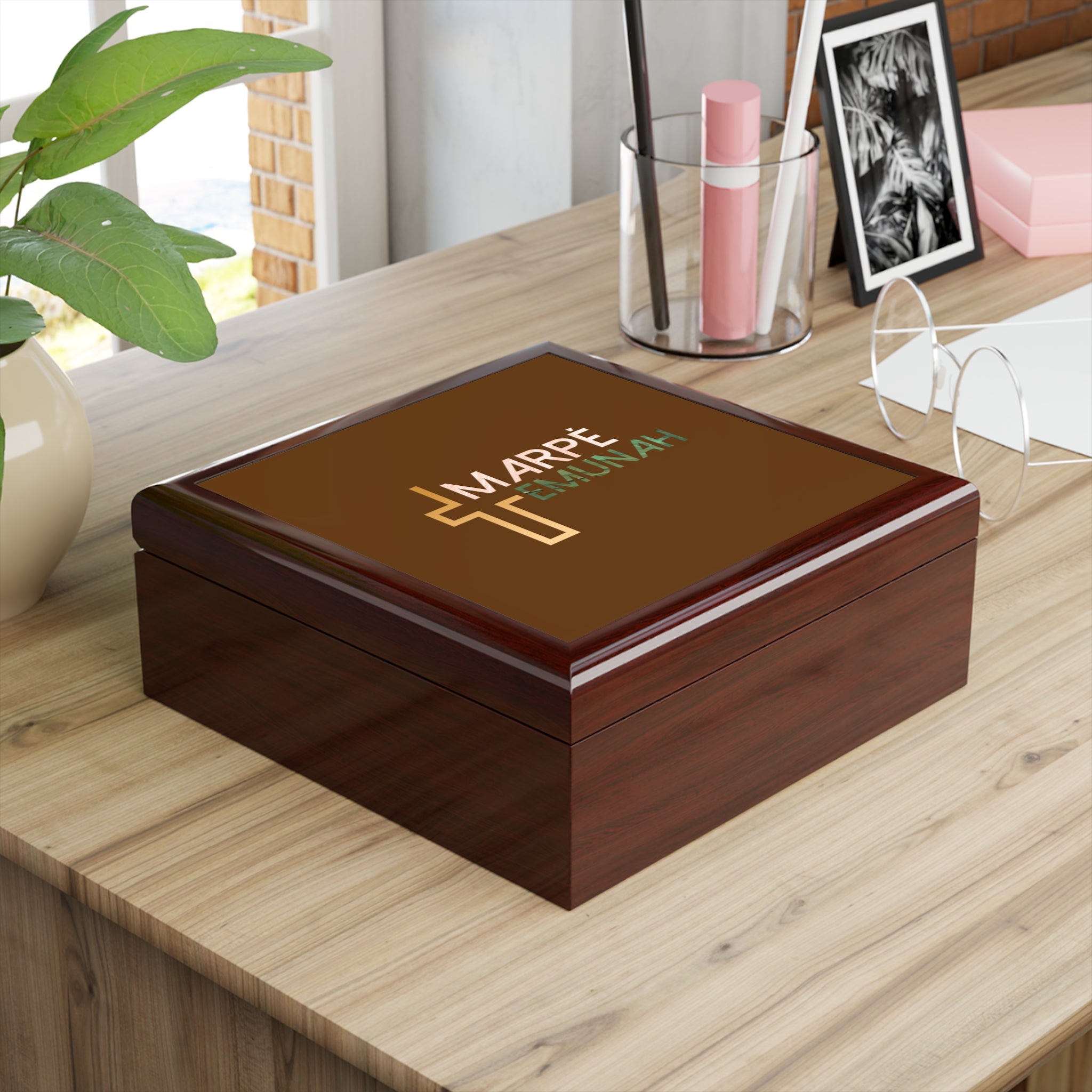 Marpe Emunah Jewelry Box