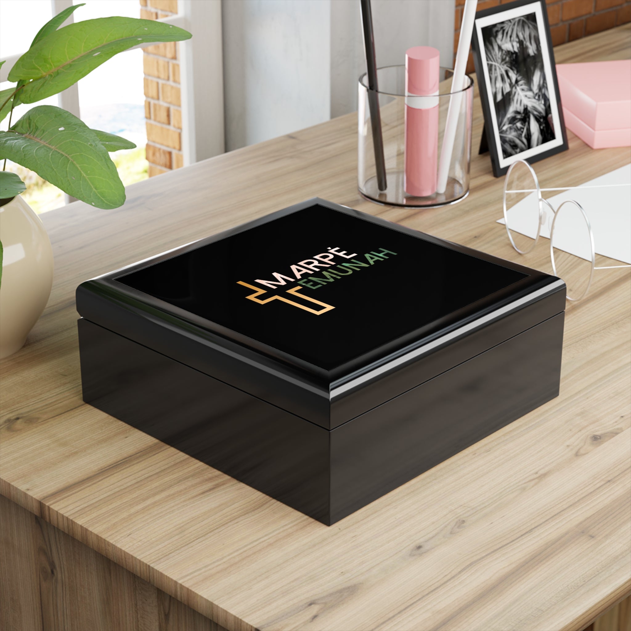 Marpe Emunah Jewelry Box